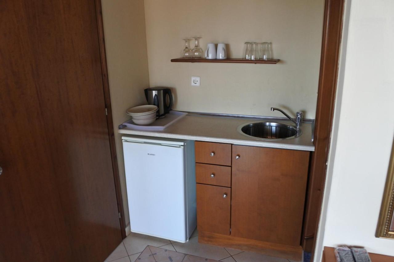 Big Dino'S Galini Apartment อัสโปรวาลตา ภายนอก รูปภาพ