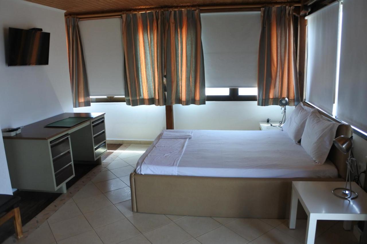 Big Dino'S Galini Apartment อัสโปรวาลตา ภายนอก รูปภาพ