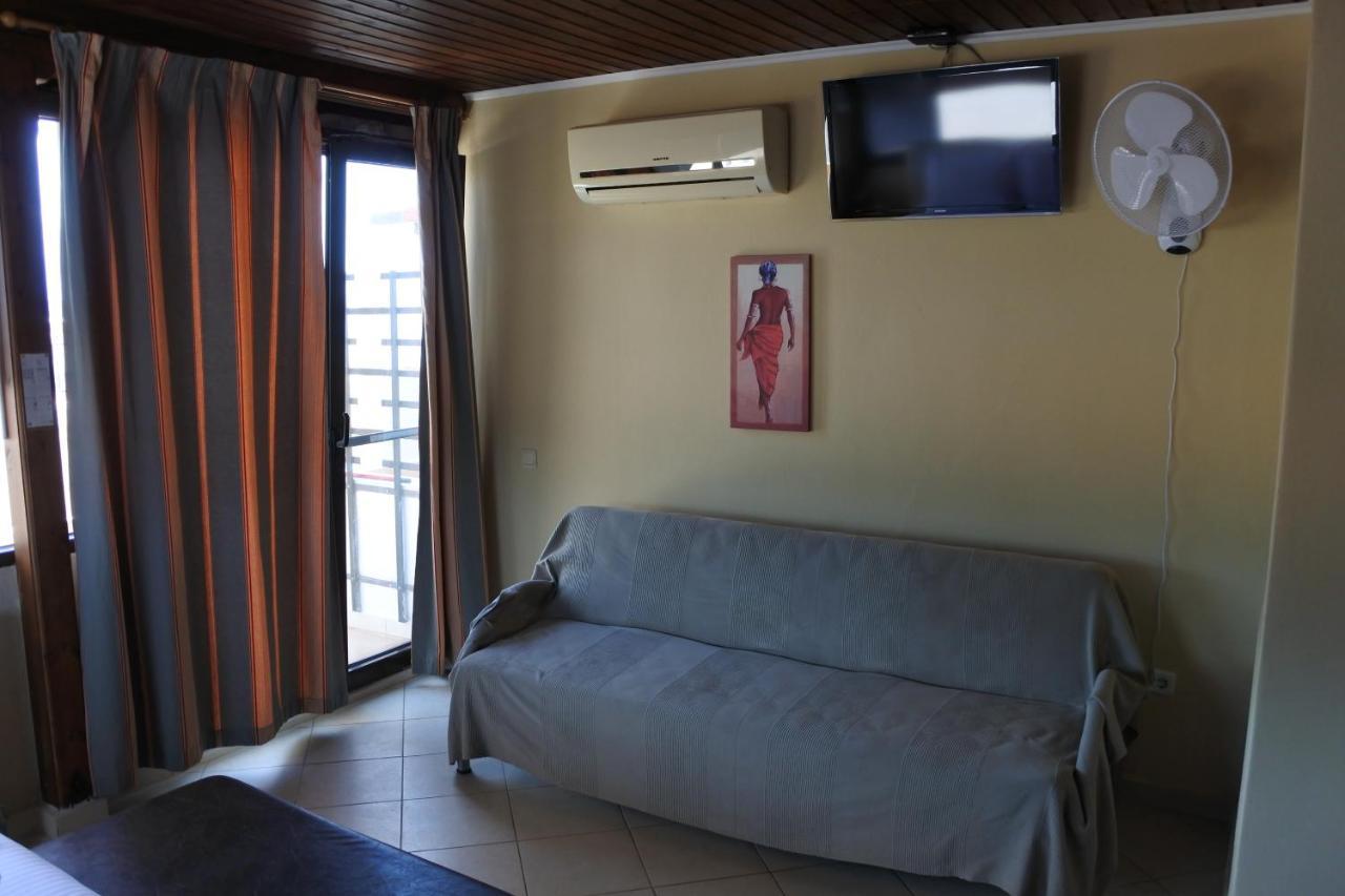 Big Dino'S Galini Apartment อัสโปรวาลตา ภายนอก รูปภาพ